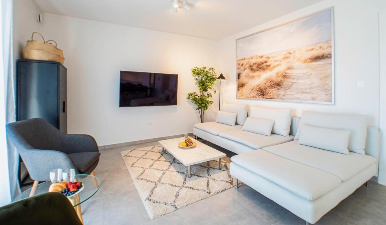 The Grande - Huge Terrace - Amazing Sea Views - Tastefully Furnished - Access To Rooftop Terrace And Gym - Hillside Apartments Rogoznica ロゴズニッツァ エクステリア 写真