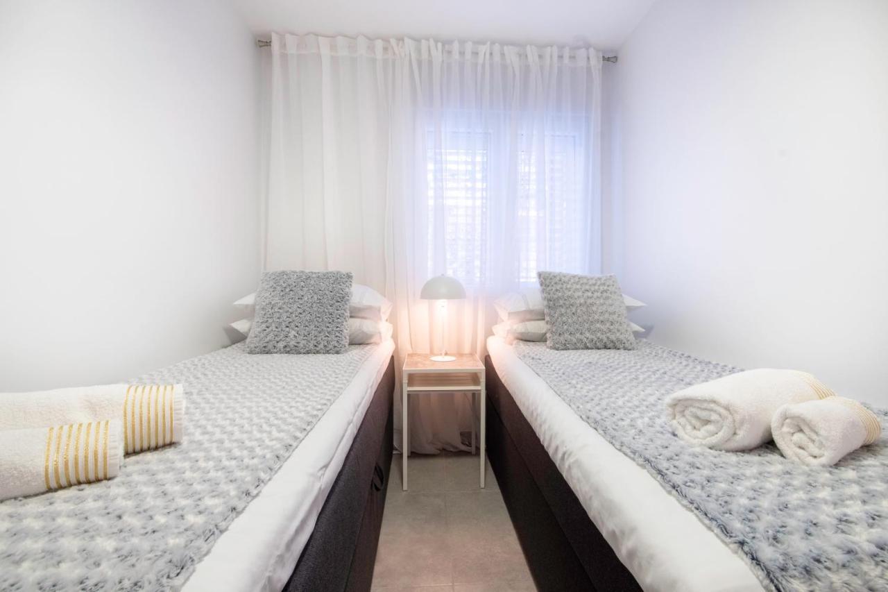 The Grande - Huge Terrace - Amazing Sea Views - Tastefully Furnished - Access To Rooftop Terrace And Gym - Hillside Apartments Rogoznica ロゴズニッツァ エクステリア 写真