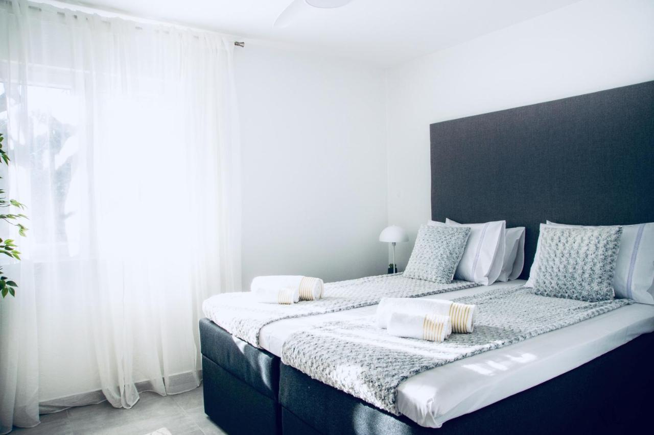 The Grande - Huge Terrace - Amazing Sea Views - Tastefully Furnished - Access To Rooftop Terrace And Gym - Hillside Apartments Rogoznica ロゴズニッツァ エクステリア 写真