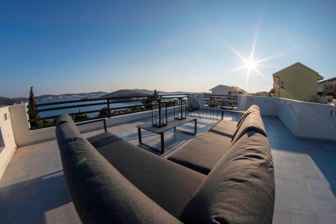The Grande - Huge Terrace - Amazing Sea Views - Tastefully Furnished - Access To Rooftop Terrace And Gym - Hillside Apartments Rogoznica ロゴズニッツァ エクステリア 写真