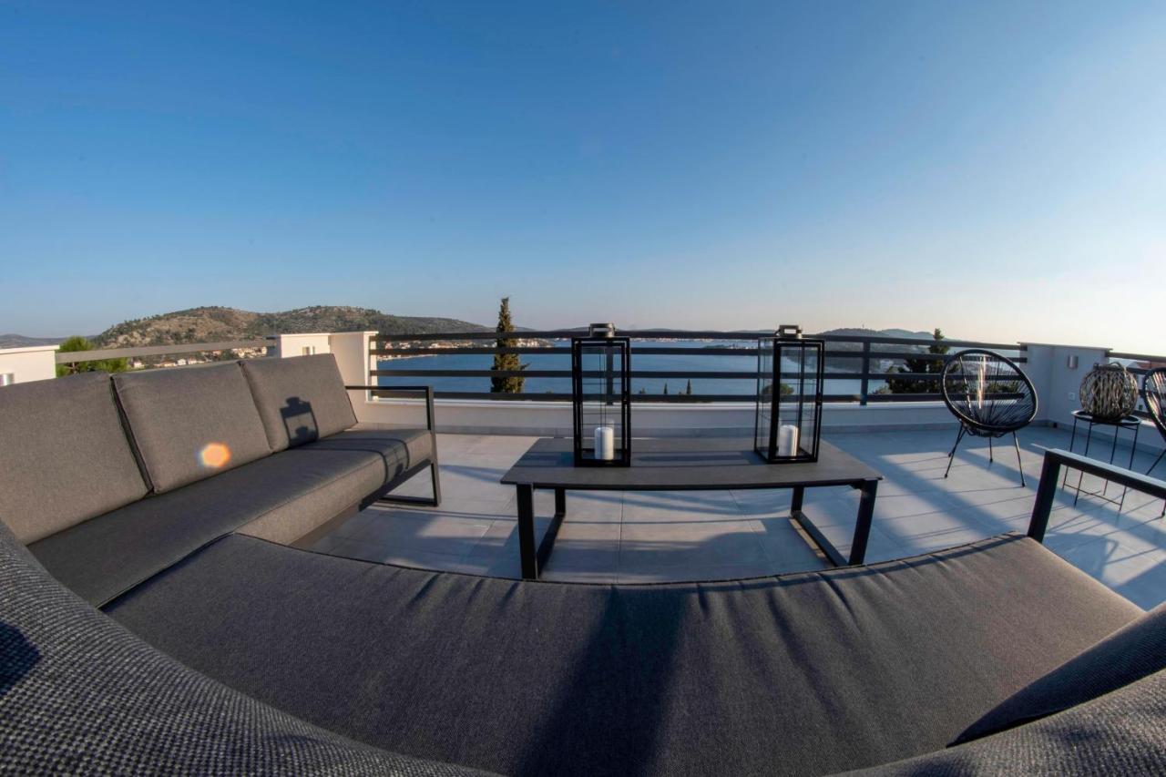 The Grande - Huge Terrace - Amazing Sea Views - Tastefully Furnished - Access To Rooftop Terrace And Gym - Hillside Apartments Rogoznica ロゴズニッツァ エクステリア 写真