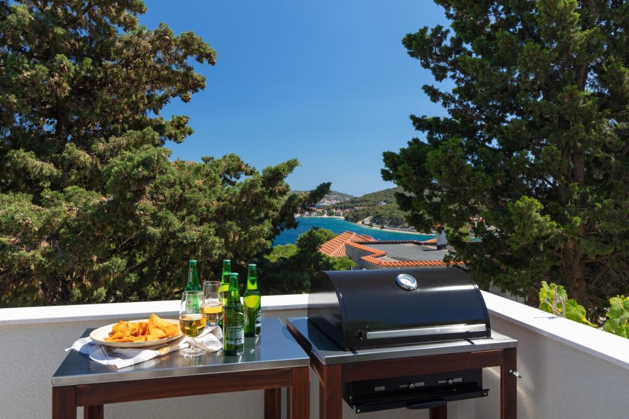 The Grande - Huge Terrace - Amazing Sea Views - Tastefully Furnished - Access To Rooftop Terrace And Gym - Hillside Apartments Rogoznica ロゴズニッツァ エクステリア 写真