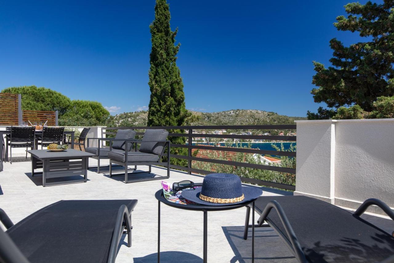 The Grande - Huge Terrace - Amazing Sea Views - Tastefully Furnished - Access To Rooftop Terrace And Gym - Hillside Apartments Rogoznica ロゴズニッツァ エクステリア 写真