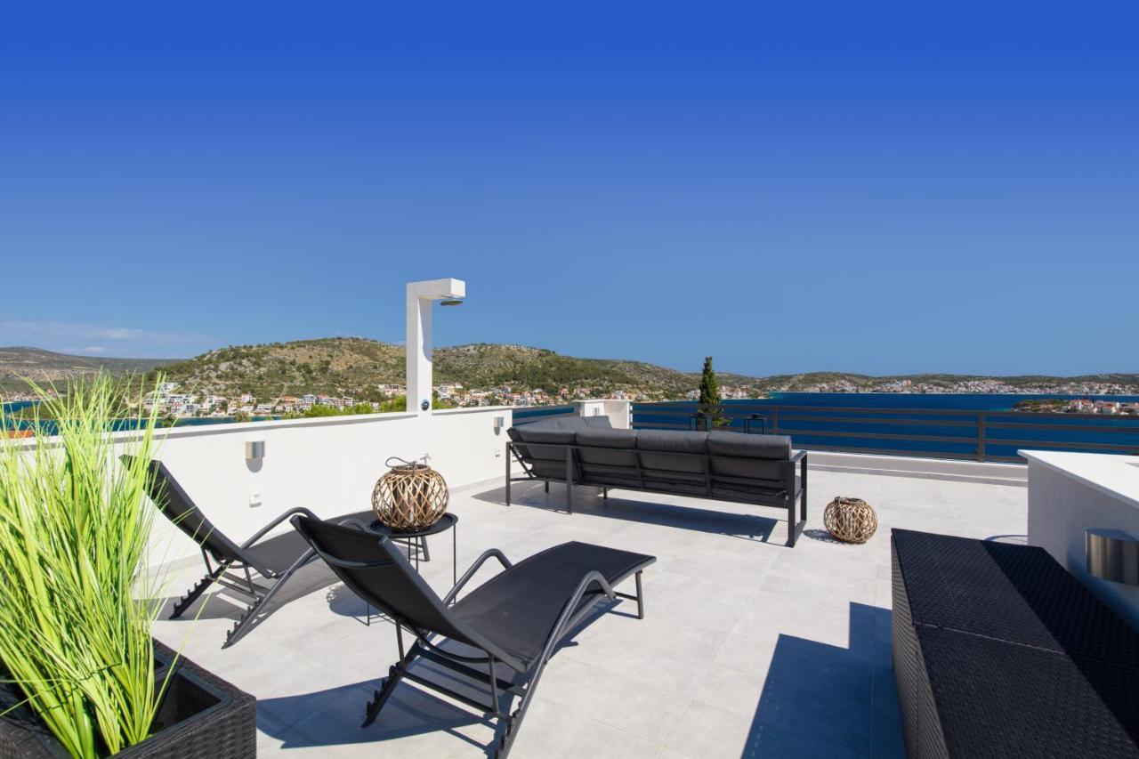 The Grande - Huge Terrace - Amazing Sea Views - Tastefully Furnished - Access To Rooftop Terrace And Gym - Hillside Apartments Rogoznica ロゴズニッツァ エクステリア 写真